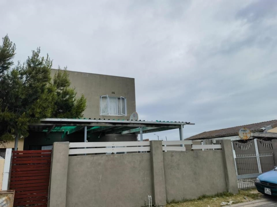 4 Bedroom Property for Sale in Lavender Hill Western Cape